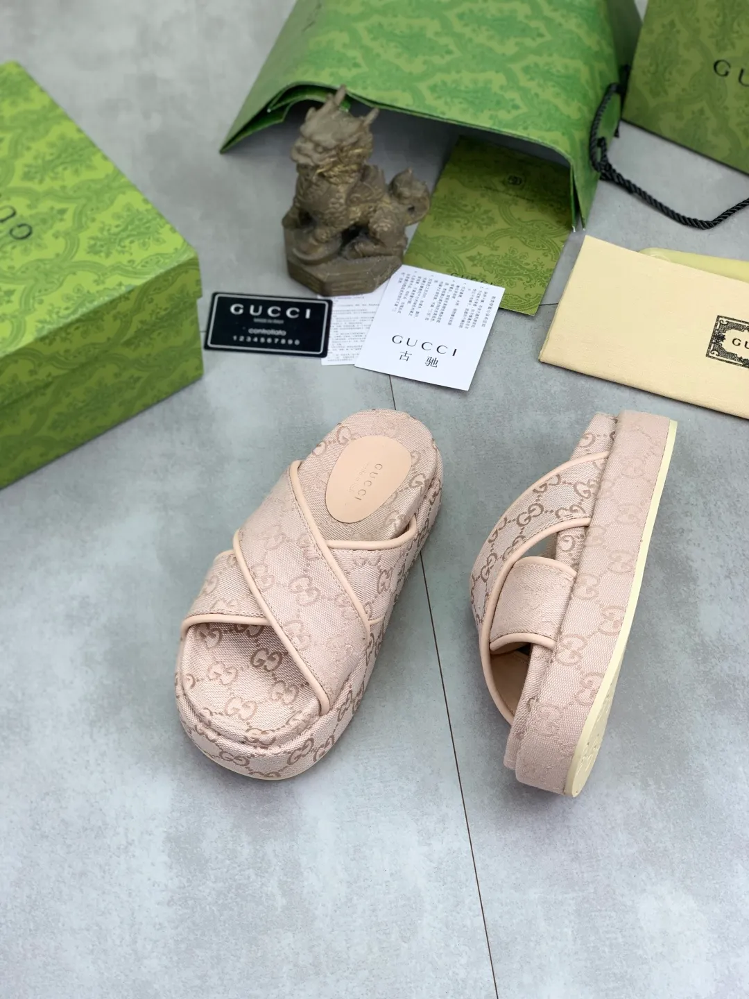 Men's men's shoes 💰P400💰[New model] High version 🎁🎁🎁 GUCCI New casual slippers for the Year of the Snake, original official website, perfect workmanship, transmitting a kind of noble luxury, sublimating its definition of luxury in Gucci's high-end extraordinary craftsmanship. Original Gucci double G combination outsole, code number: 35-46, complete package